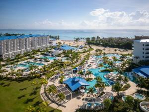 Bassein majutusasutuses Dreams Cap Cana Resort & Spa või selle lähedal