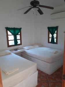 Postel nebo postele na pokoji v ubytování Cabañas Guicci Resort