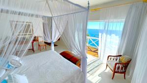 Postel nebo postele na pokoji v ubytování Dolcevita Cliff Private Resort by KlabHouse - Adults Only