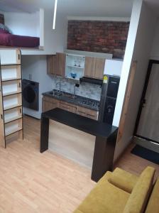 Kuhinja ili čajna kuhinja u objektu Hermoso Apartaestudio Todo Incluido Zona Céntrica