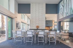 Posedenie v ubytovaní Walk out Patio-Grill-Pool with View-Golfing Area S134