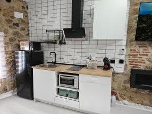 Kuchyňa alebo kuchynka v ubytovaní El Edén Casas Rurales con Piscina y Jacuzzi