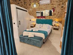 Posteľ alebo postele v izbe v ubytovaní El Edén Casas Rurales con Piscina y Jacuzzi