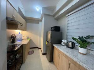 A cozinha ou kitchenette de Verdon Parc Davao City with Balcony by darpm