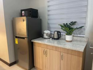 A cozinha ou kitchenette de Verdon Parc Davao City with Balcony by darpm