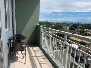 Uma varanda ou terraço em Verdon Parc Davao City with Balcony by darpm