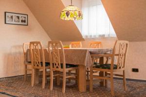 Posezení v ubytování Ferienwohnung Burg Eltz + 13 fotografií