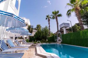 Bazén v ubytování Kemer Royal Beach nebo v jeho okolí