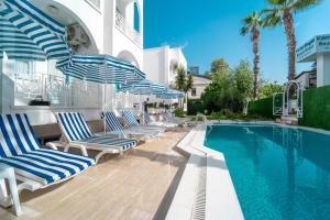 Bazén v ubytování Kemer Royal Beach nebo v jeho okolí