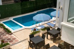 Bazén v ubytování Kemer Royal Beach nebo v jeho okolí
