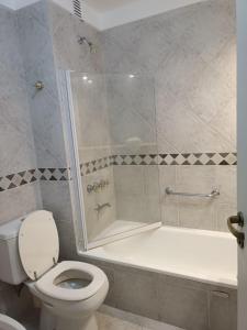 Phòng tắm tại Nice apartment in good location +1 ảnh