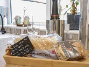 Φαγητό σε αυτό το διαμέρισμα ή κάπου εκεί κοντά