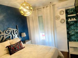 Ένα ή περισσότερα κρεβάτια σε δωμάτιο στο Viernes Home +16 φωτογραφίες