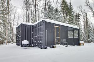 Το Nashwauk Studio with Ice Fishing on South Fork Lake τον χειμώνα