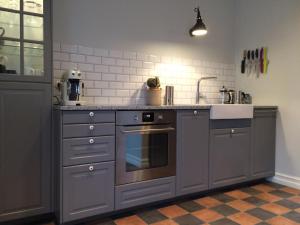 A kitchen or kitchenette at Moon Apartments