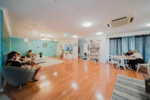 Hosté ubytování Seaside Lodge Hostel Townsville- right next to coles, 2 mins walk to strand & CBD- Passport required