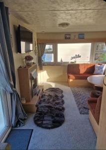 Posezení v ubytování Parkdean Escape Coastal Comfort in Borth Spacious 3 Bedroom Family Getaway