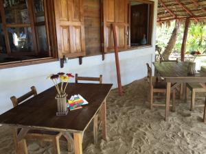 a dining room with a wooden table and chairs at La Princesa de La Isla in Big Corn Island