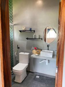 a bathroom with a white toilet and a mirror at Vila Hillia - Preá, CE in Acaraú