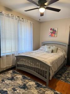 a bedroom with a bed and a ceiling fan at Modern 1BR Outdoor Space & Cozy Vibes in Chicago