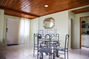 Φωτογραφία από το άλμπουμ του Tangerine Sunsets Alta Vista Suite 2 στο Νασσάου