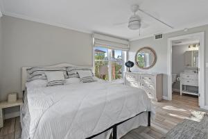 Postel nebo postele na pokoji v ubytování A Veranda Unit At Destin Pointe Resort + 35 fotografií