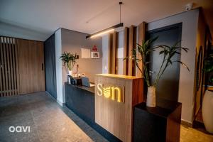 un vestíbulo de oficina con un cartel que dice ssn en Sun Smart por Quarto a Vista, en Ilha da Restinga 34 fotos más