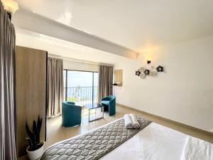 Postel nebo postele na pokoji v ubytování Veu Munnar Retreat - Valley View Rooms