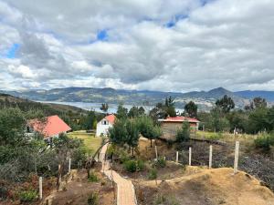 a house on top of a hill with a pathway at Toscana Romántica in Guatavita +6 photos