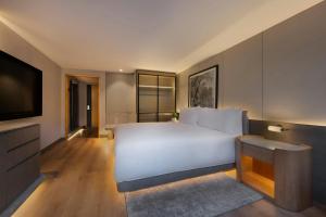 Postel nebo postele na pokoji v ubytování JW Marriott Auckland