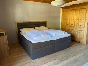 Posteľ alebo postele v izbe v ubytovaní Residenz am Erzbach Top 2A