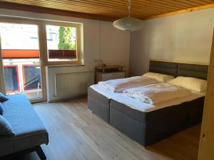 Posteľ alebo postele v izbe v ubytovaní Residenz am Erzbach Top 2A