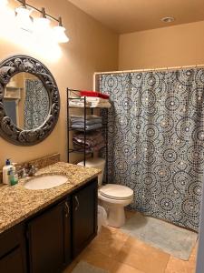 Ένα μπάνιο στο Eagles Nest