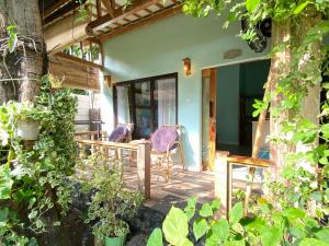 Marta House gili air外面的花园
