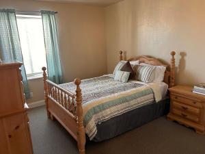 Ένα ή περισσότερα κρεβάτια σε δωμάτιο στο Eagles Nest