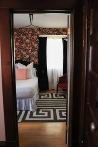 Postel nebo postele na pokoji v ubytování Marianna Stoltz House