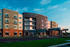 a view of a court yard at a hotel at Courtyard by Marriott Albany Clifton Park in Clifton Park