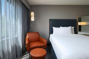 Postel nebo postele na pokoji v ubytování Courtyard by Marriott Austin The Domain Area
