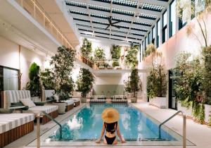 Bazén v ubytování CASCADA Thermal Springs & Hotel nebo v jeho okolí