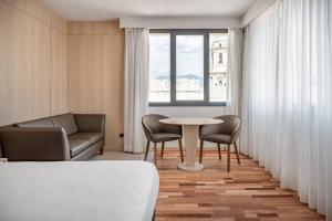 Posezení v ubytování AC Hotel Málaga Palacio by Marriott + 37 fotografií