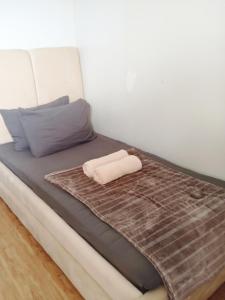 Postel nebo postele na pokoji v ubytování Cozy 2BR Condominium Unit- Verdon Parc + 16 fotografií