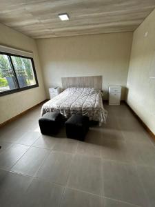 En eller flere senge i et værelse på Las Casitas y Los Duplex de Chacras de Coria + 65 billeder