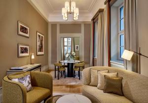 a living room with a couch and chairs and a table at Hotel Taschenbergpalais Kempinski in Dresden