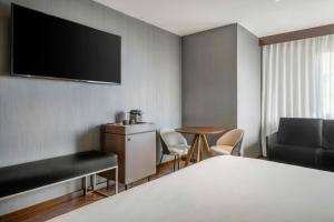 TV/Unterhaltungsangebot in der Unterkunft AC Hotel by Marriott Alicante