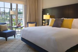 Voodi või voodid majutusasutuse Renaissance Cairo Mirage City Hotel toas