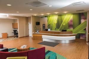 a lobby with a waiting room with green walls at SpringHill Suites by Marriott Buffalo Airport in Williamsville +9 photos
