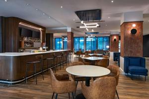 Posezení v ubytování Courtyard by Marriott Austin Dripping Springs