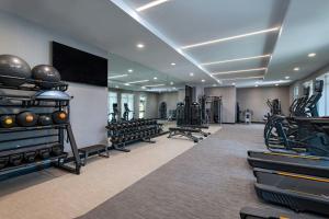 Fitness centrum a/nebo fitness zařízení v ubytování Courtyard by Marriott Austin Dripping Springs