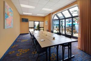 Οι επιχειρηματικές εγκαταστάσεις ή/και οι αίθουσες συνεδριάσεων στο Courtyard by Marriott Atlanta Windy Hill/Ballpark +31 φωτογραφίες