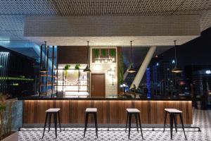 Lounge nebo bar v ubytování Aloft Abu Dhabi